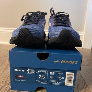 Brooks women’s sneakers